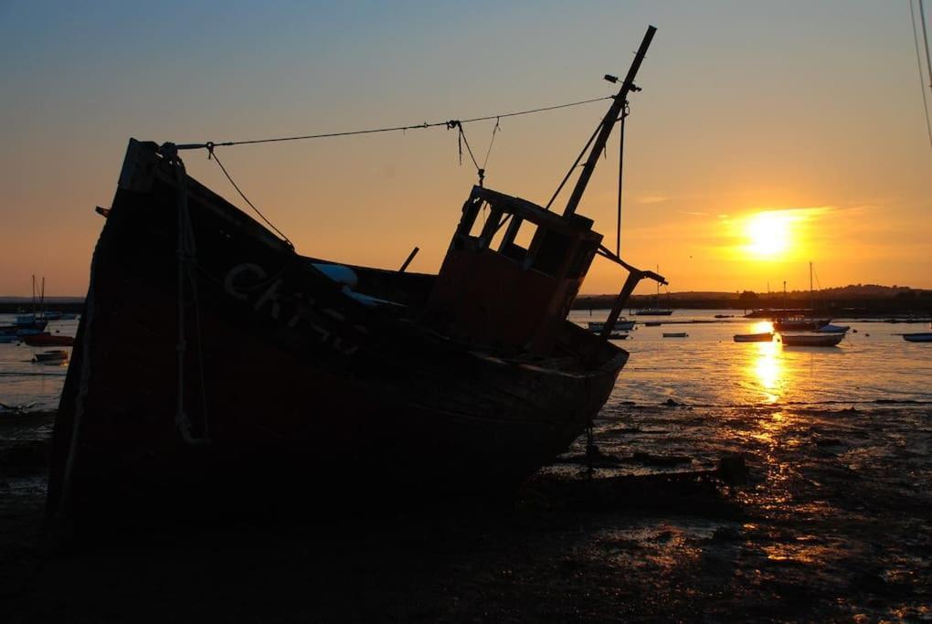 Bromans Barn A Beautiful Cottage By The Sea And Cudmore Nature Reserve West Mersea Exterior foto
